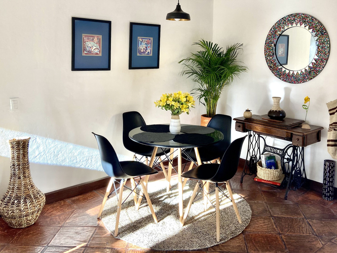 Dining, Charming 3-bedroom Apartment in Historic La Candelaria, Santafé de Bogotá