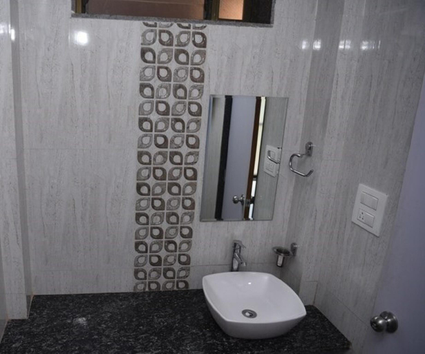Bathroom 3, Hotel Ranjan Deluxe, Kolhapur