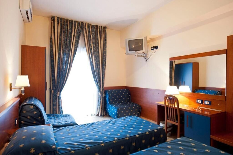 Bedroom 3, Hotel 4 Pini, Roma