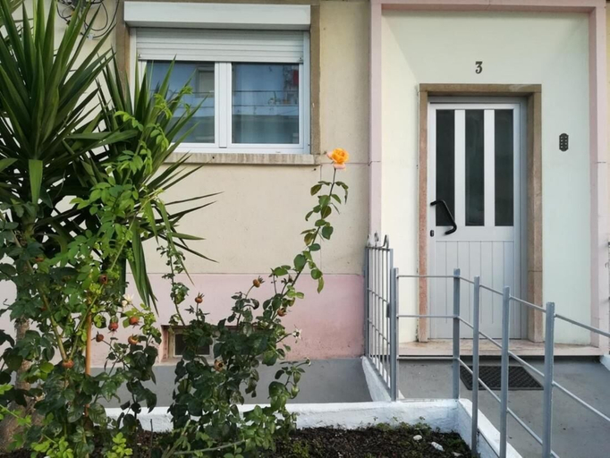 Property entrance, Casa do Pedro Lisbon South Bay, Almada