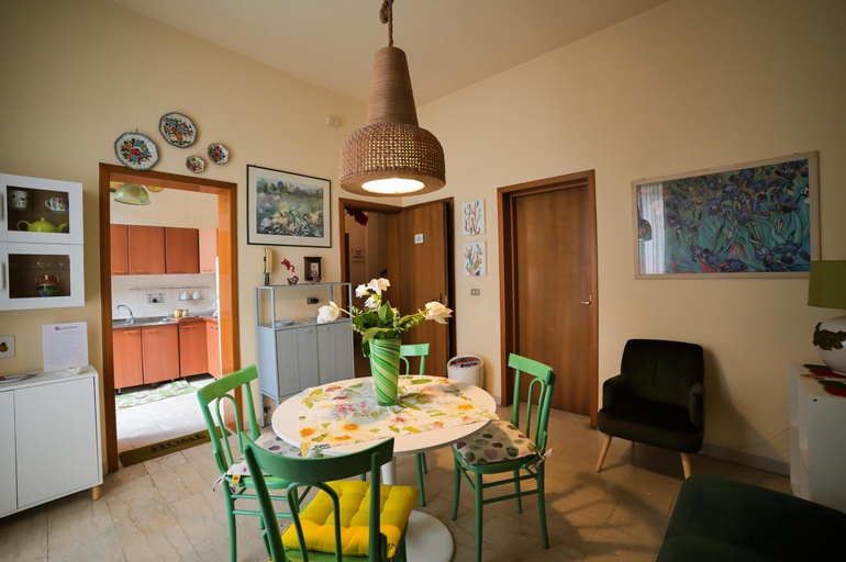 Others 5, A Casa Di Antonella Vittoria, Ragusa