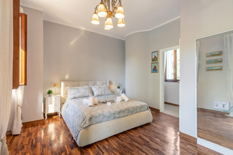 Room 3, Dimora Della Rocca Private Garden, Wifi, BBQ & Parking, Varese