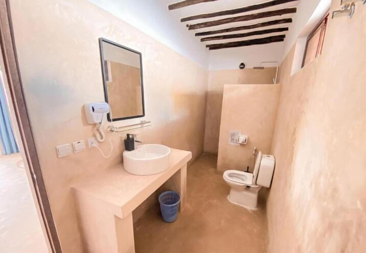 Bathroom 4, Ananda Beach Hotel, Kusini