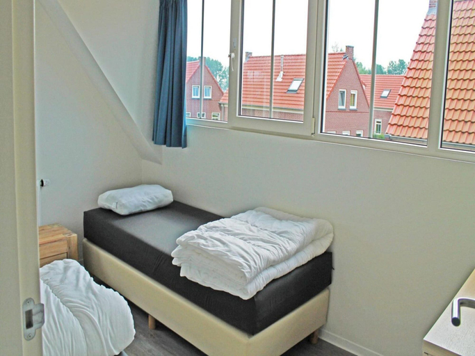 Room 4, Luxury Home in Zeeland With Infrared Sauna, Sluis