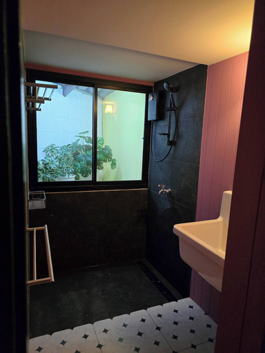 Bathroom 5, Homey Home UP Themed Near MRT Samyot, Phra Nakhon