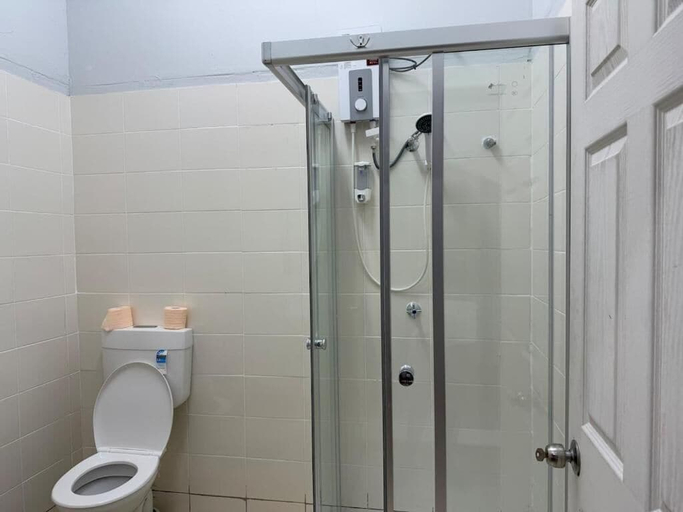 Bathroom 5, Charming 3-bedroom Apartment in Honiara, Solomon Islands, Panatina