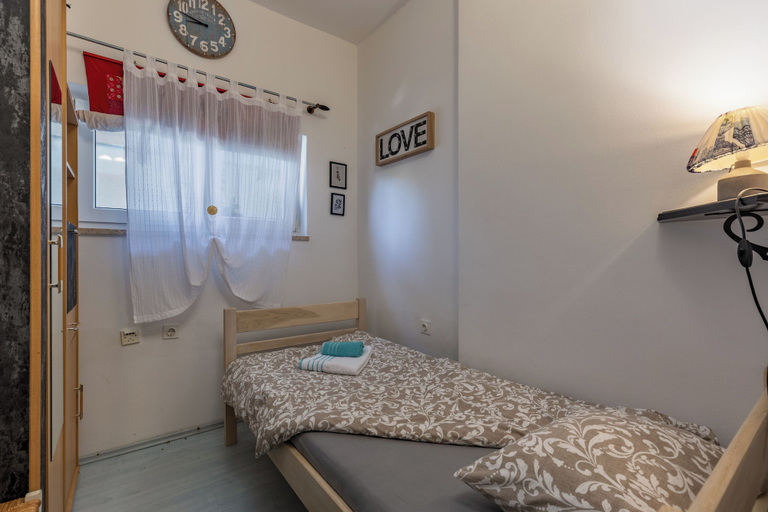 Bedroom 3, Cozy Home With Private Garden, Jelenje