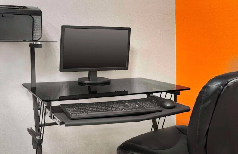 Business center, Holiday Lodge Appleton, Outagamie