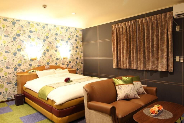 Others 5, hotel dolphia – Adults Only, Daisen