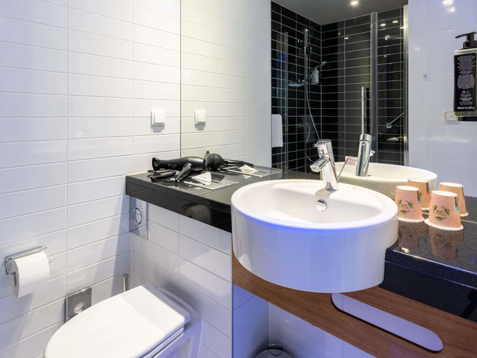 Bathroom 5, ibis Styles Warszawa Airport, Warsaw