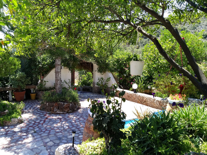 Others 4, Spaceful Apartment With Veranda 'n Garden, Crete