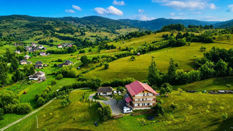 Exterior & Views 1, PENSIUNEA PLAI STRABUN, Stramtura