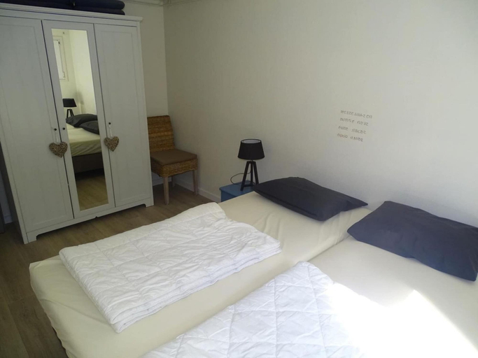 Bedroom 2, Family Stay - Near Beach, Sluis