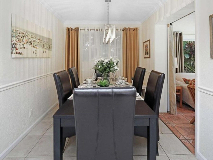 Dining, The Wilton Woodsman Men's Clothing Opt, Broward