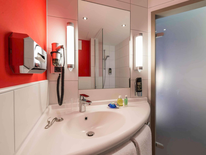 Bathroom 4, ibis Muenchen City Ost, München