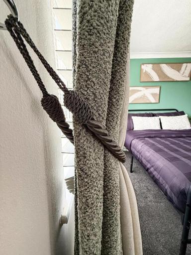 Room, 1 Bed - Sleeps 4 - Wifi & Free Parking, Surrey