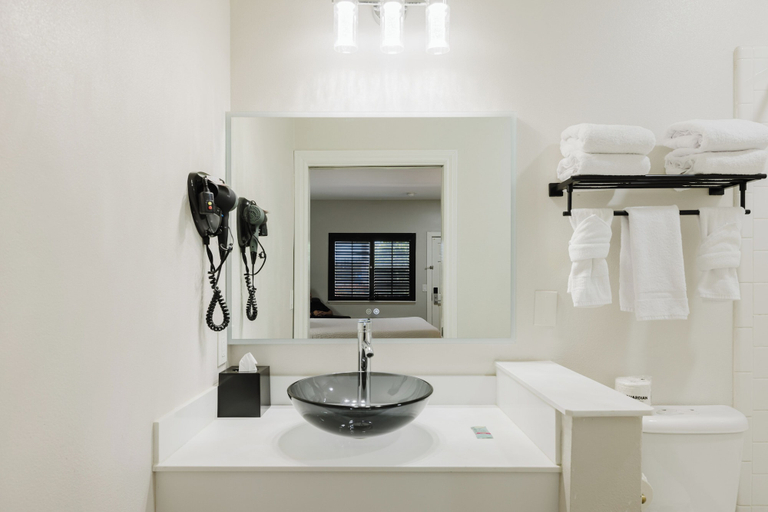 Bathroom 4, SureStay by Best Western Morgan Hill, Santa Clara