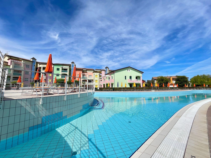 Pool 3, Vibrant Stay With Shared Outdoor Pool, Venezia