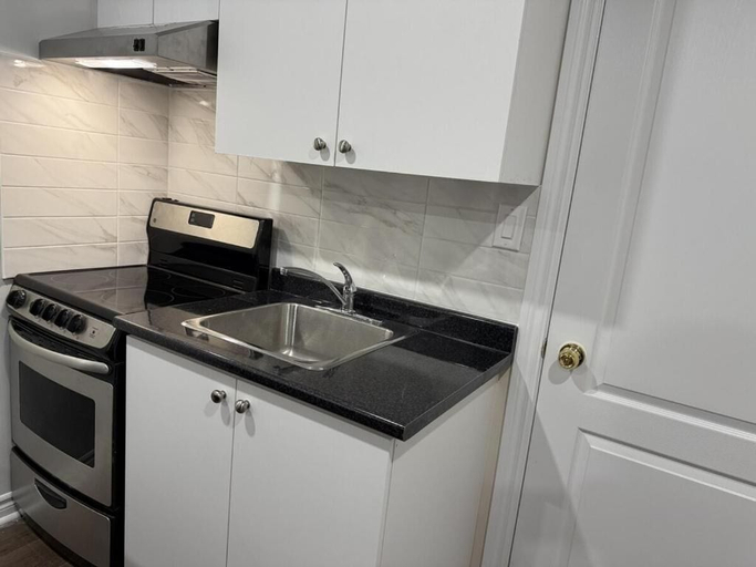 Interior 5, Cozy Two-level Apartment With Separate Entrance in Brampton, Peel