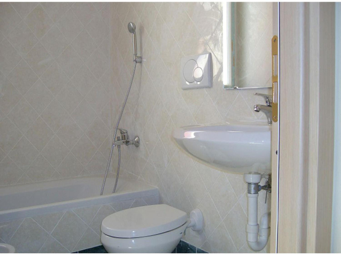 Bathroom 4, Apartment Borgo Verde in Imperia, Imperia