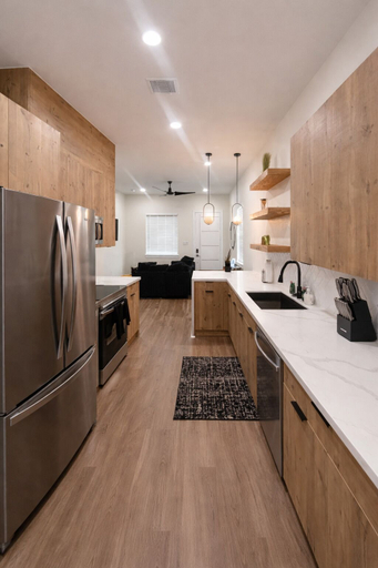 Private kitchen 4, Blackout Haus HTX 15 Mins from DT, Houston