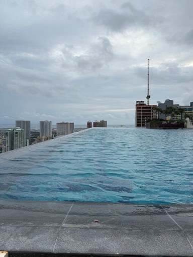 Pool 3, Cozy Modern Apartment Condo Unit, Pasay City