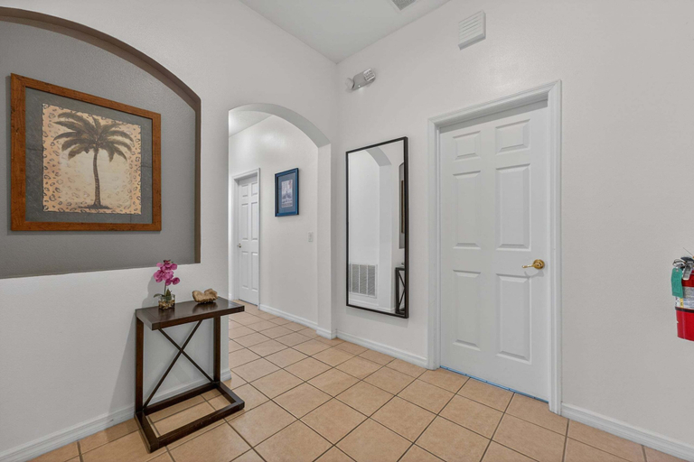 Interior 4, Relaxing 4-bedroom, 3-bathroom Poolside Heaven in Cumbrian Lakes, Osceola