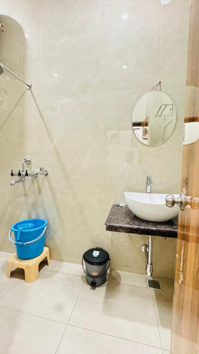 Bathroom 4, Shree Villa Guest House, Varanasi