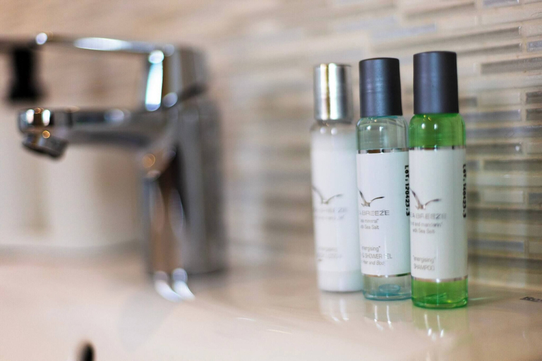 Bathroom amenities, Hampton 3-bedroom Luxury Escape With Parking, Cambridgeshire