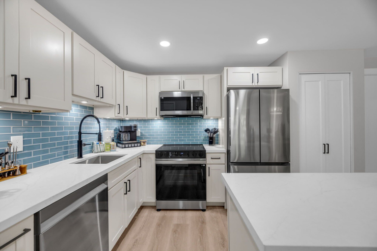 Private kitchen 4, 2 2 New Designer Beachside Resort Vistas, Maui