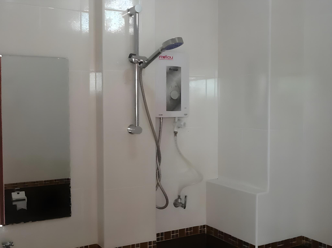 Bathroom 4, Chabakaew Hotel, Muang Nakhon Phanom