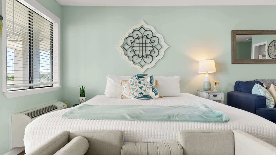 Room 5, Shore Thing - Studio Stay, Bay