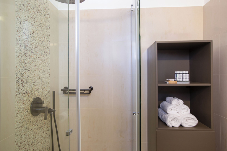 Bathroom 5, Lagos Mare Hotel, South Aegean