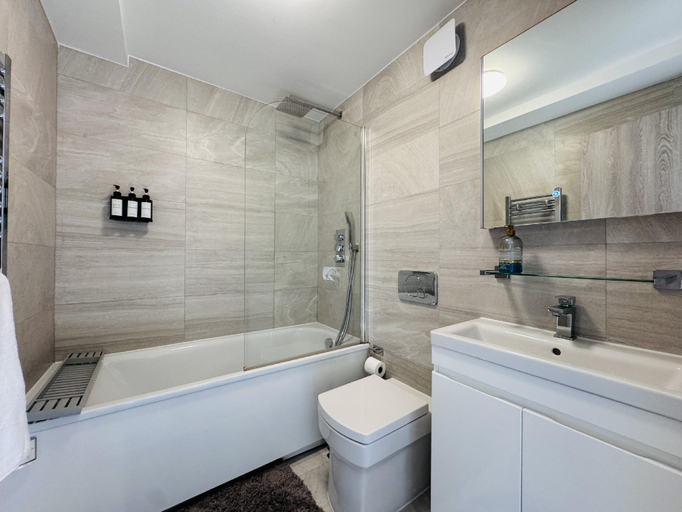 Bathroom, FT8 Brick Lane Apartments, London