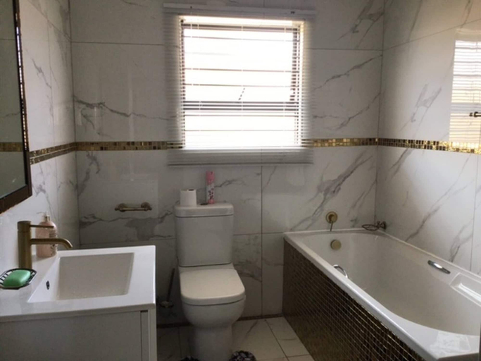 Bathroom 4, Private Secure House in Alberton, Ekurhuleni