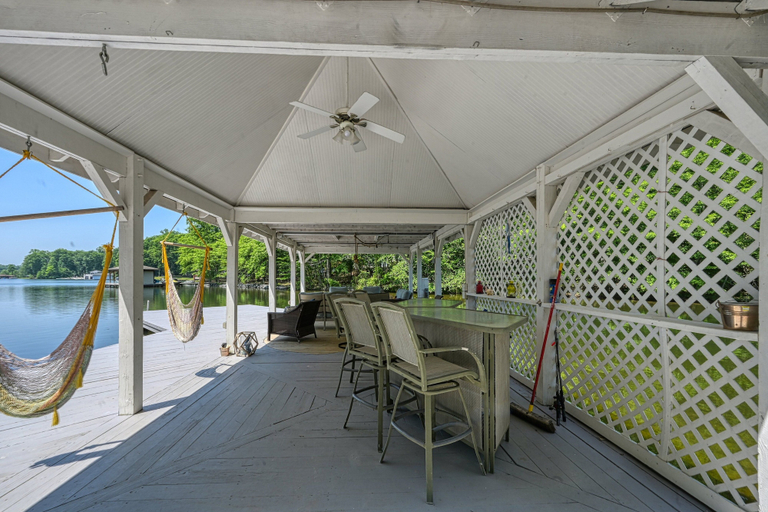 Property grounds 2, Lakefront Oasis With Free Wifi, Private Dock, Furnished Deck, & Paddleboards, Louisa