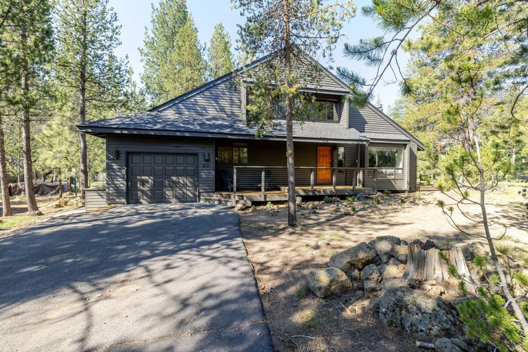 Exterior 5, 20 Camas 4 Bedroom Home, Deschutes