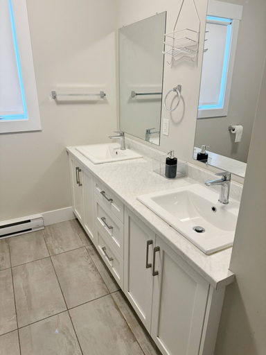 Bathroom 5, Modern 3-bedroom Retreat Near Moncton Hospital and Downtown, Westmorland