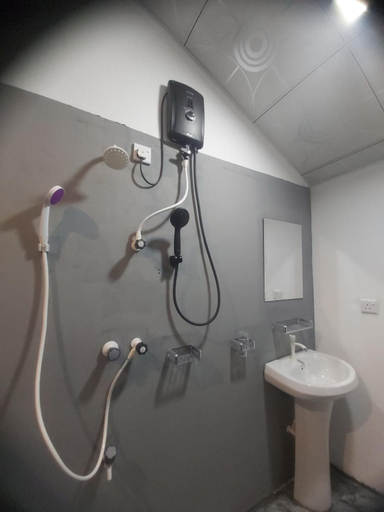 Bathroom 3, Aaliya Bay, Pothuvil