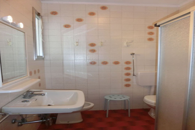 Bathroom 4, Villa in a Quiet Area Next to the sea, Venezia
