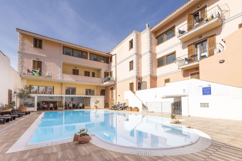 Pool 3, Relaxing Cristal Blu Studio Sleeps 3 Num1489, Olbia-Tempio