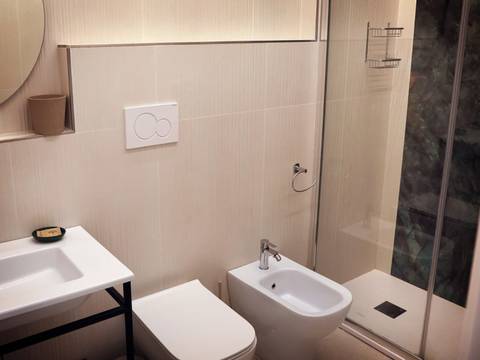 Bathroom 5, Beatrice Home B&B, Napoli