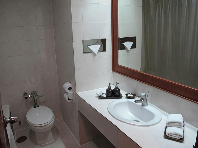 Bathroom 4, The Promenade Bangkok, Khlong Toey