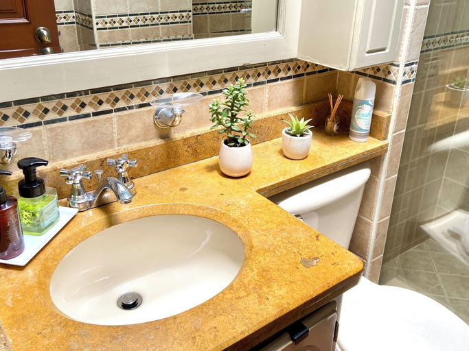 Bathroom, Charming 3-bedroom Apartment in Historic La Candelaria, Santafé de Bogotá