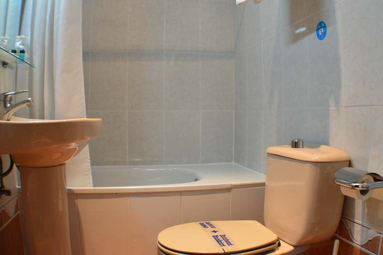 Bathroom, Hostal Centro Sol, Madrid