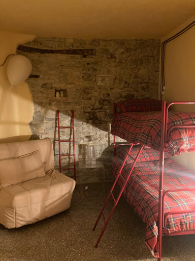 Bedroom 2, La pecora e l agnello, Arezzo
