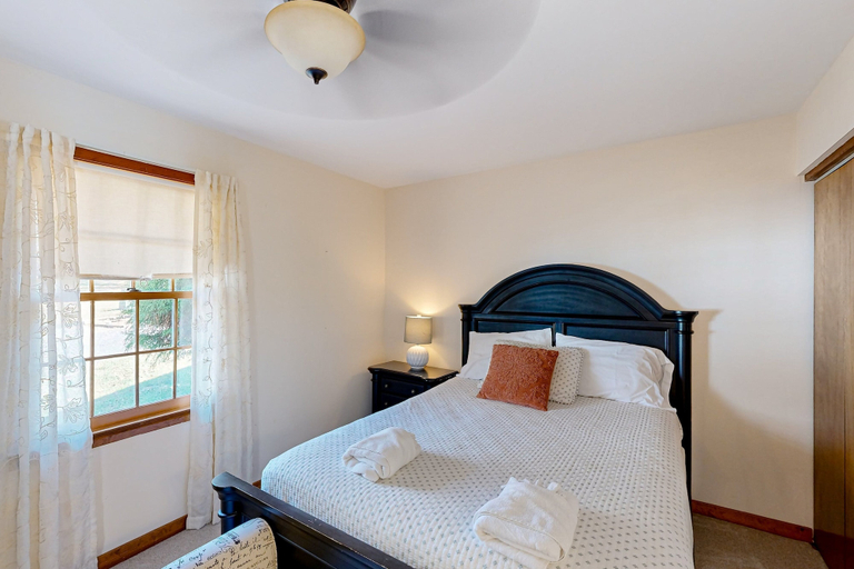 Room 5, Spacious House With Water View, Kayaks, Foosball Table, Deck, Firepit, Spotsylvania