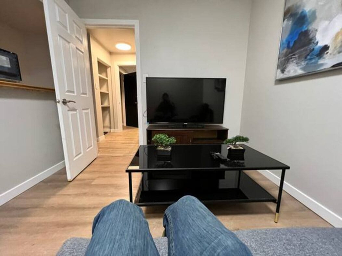 Others 2, Cozy 1 Bedroom Rental With Den Free Parking Close to University, Division No. 11