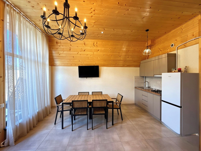 Dining, Dizak Hills