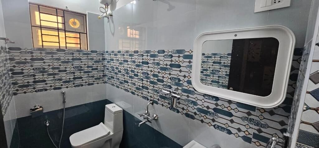 Bathroom 3, Chippy Service Apartments Trichy 328, Tiruchirappalli